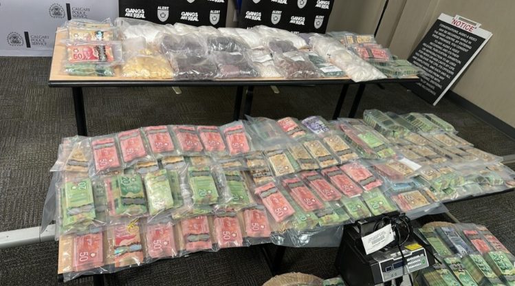 Hơn 2 triệu đô la ma túy và tiền mặt bị thu giữ ở Calgary, 2 người bị truy tố