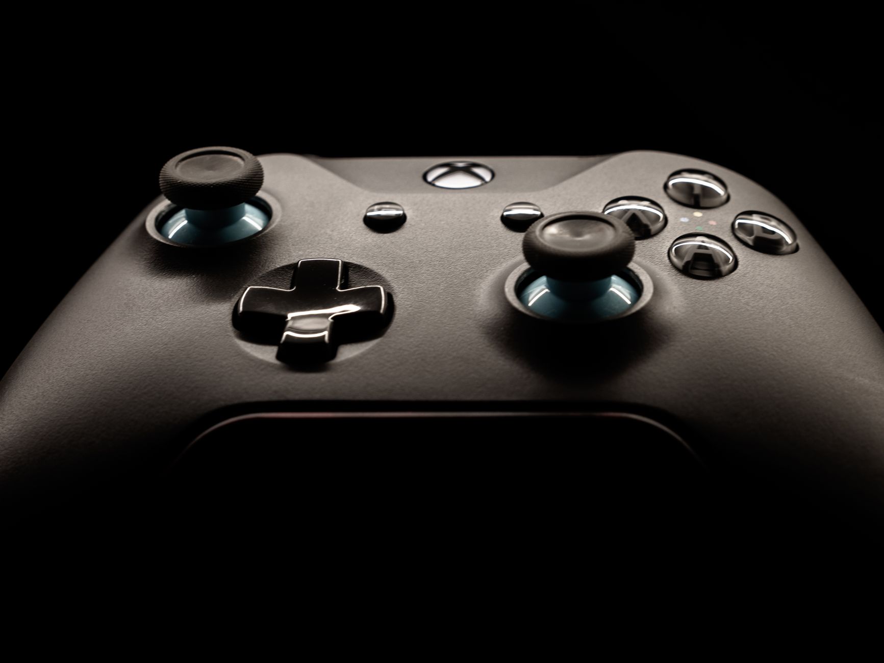 Xbox Series X 1TB + 2 tay cầm + 5 game