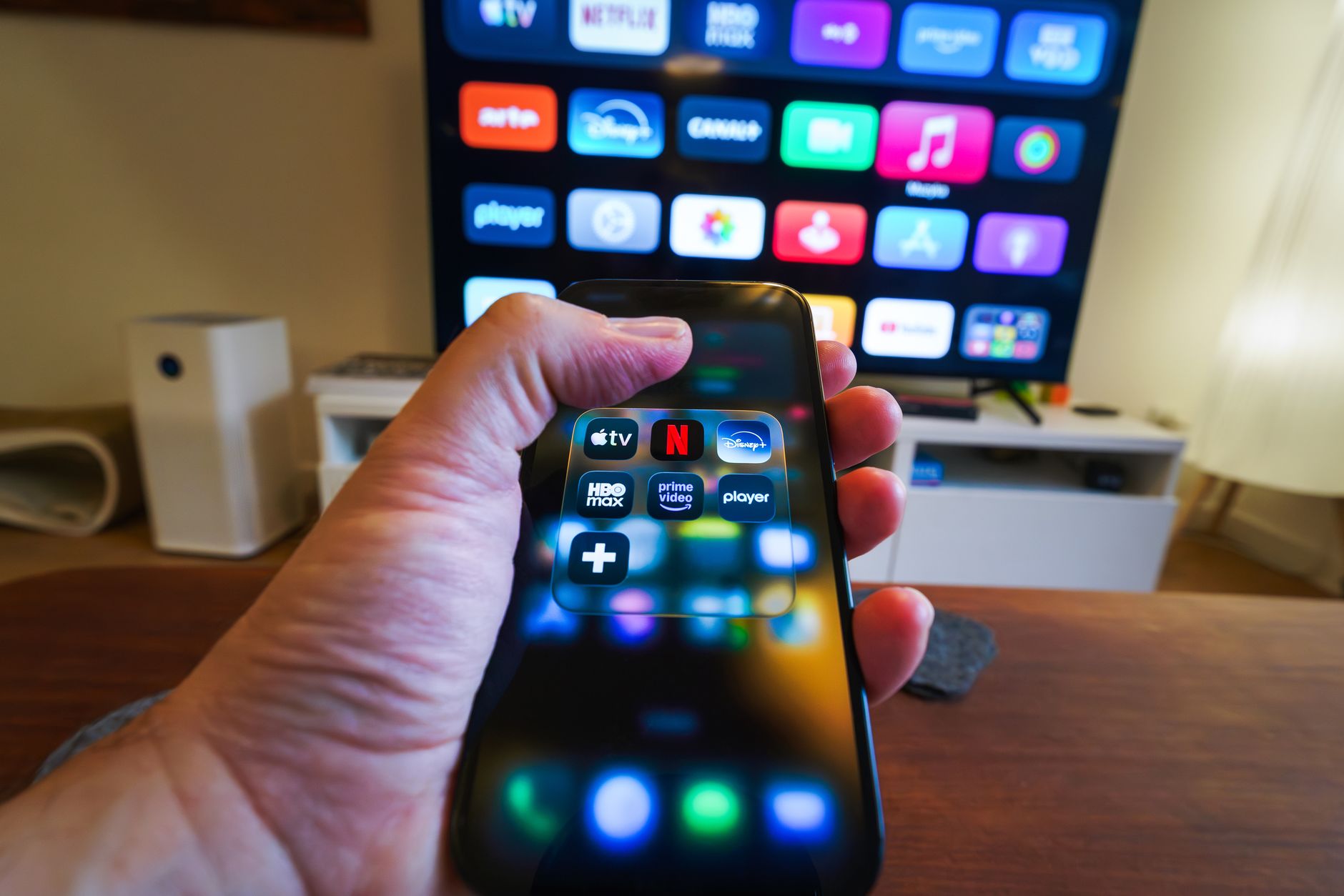 Apple TV 4K + remote + 2 năm Apple One